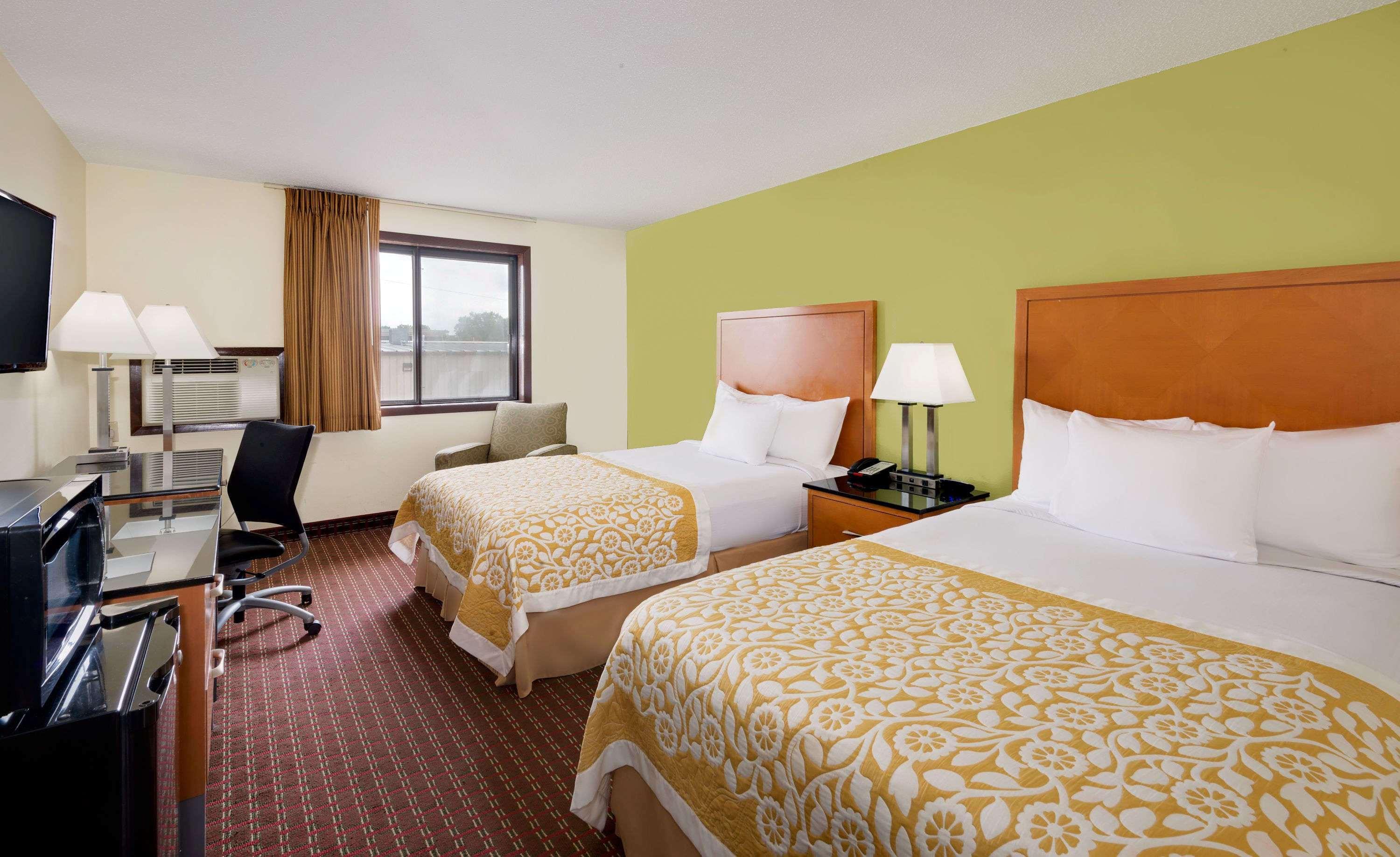 Days Inn By Wyndham Fort Dodge Exterior photo